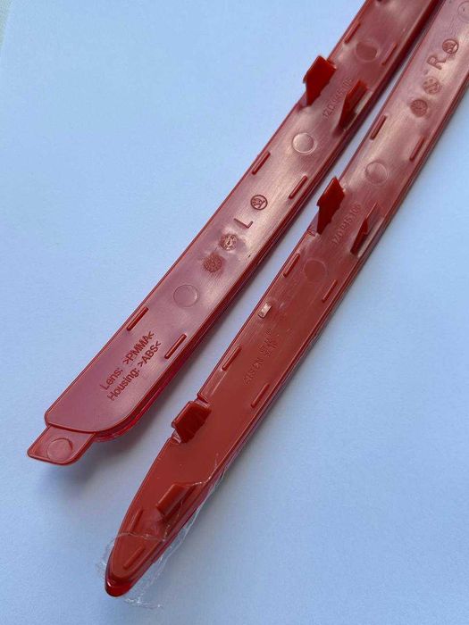 Катафоти заднього бампера Skoda Octavia A5 рестайл 1Z0945105 1Z0945106