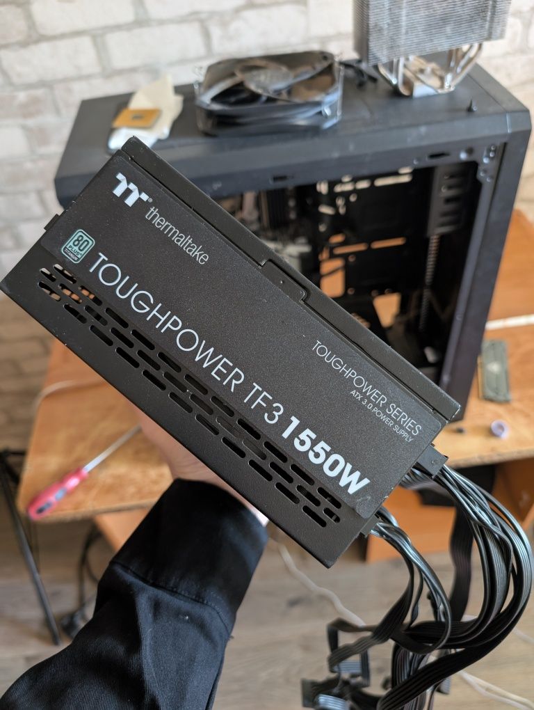 Блок живлення thermaltake tf3 1550W 80 Plus Titanium / все працює /