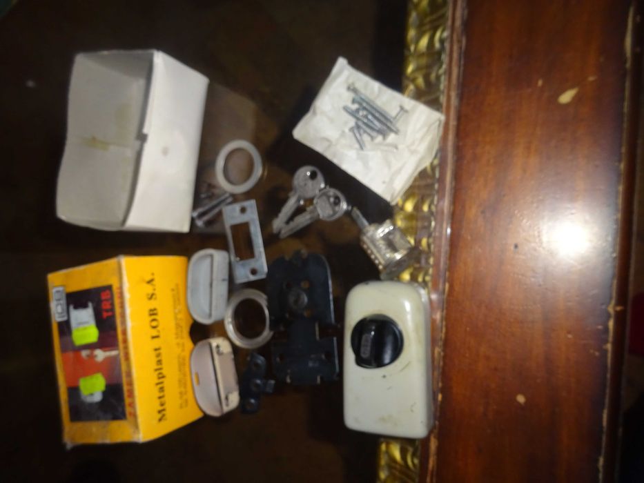 Zamek wierzchni FANA zasuwa do drzwi prl 5,5 x 9,5 cm