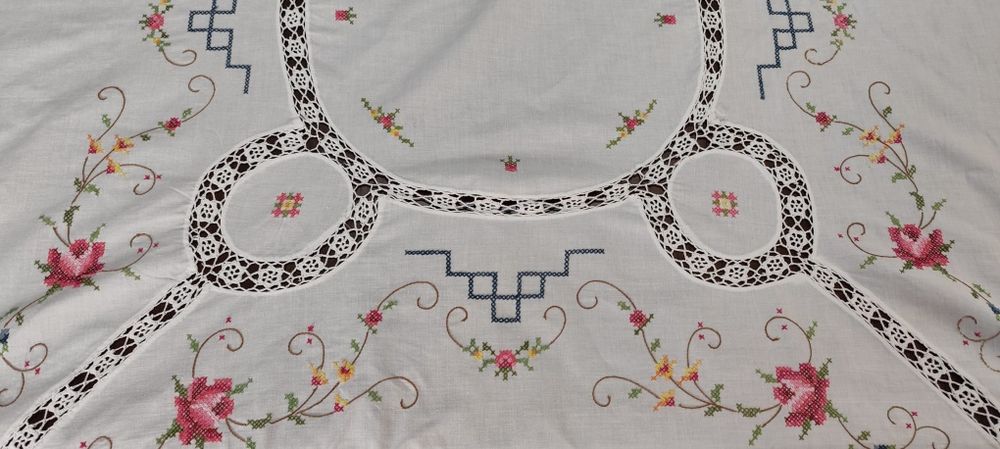 Toalha de mesa com padrão floral