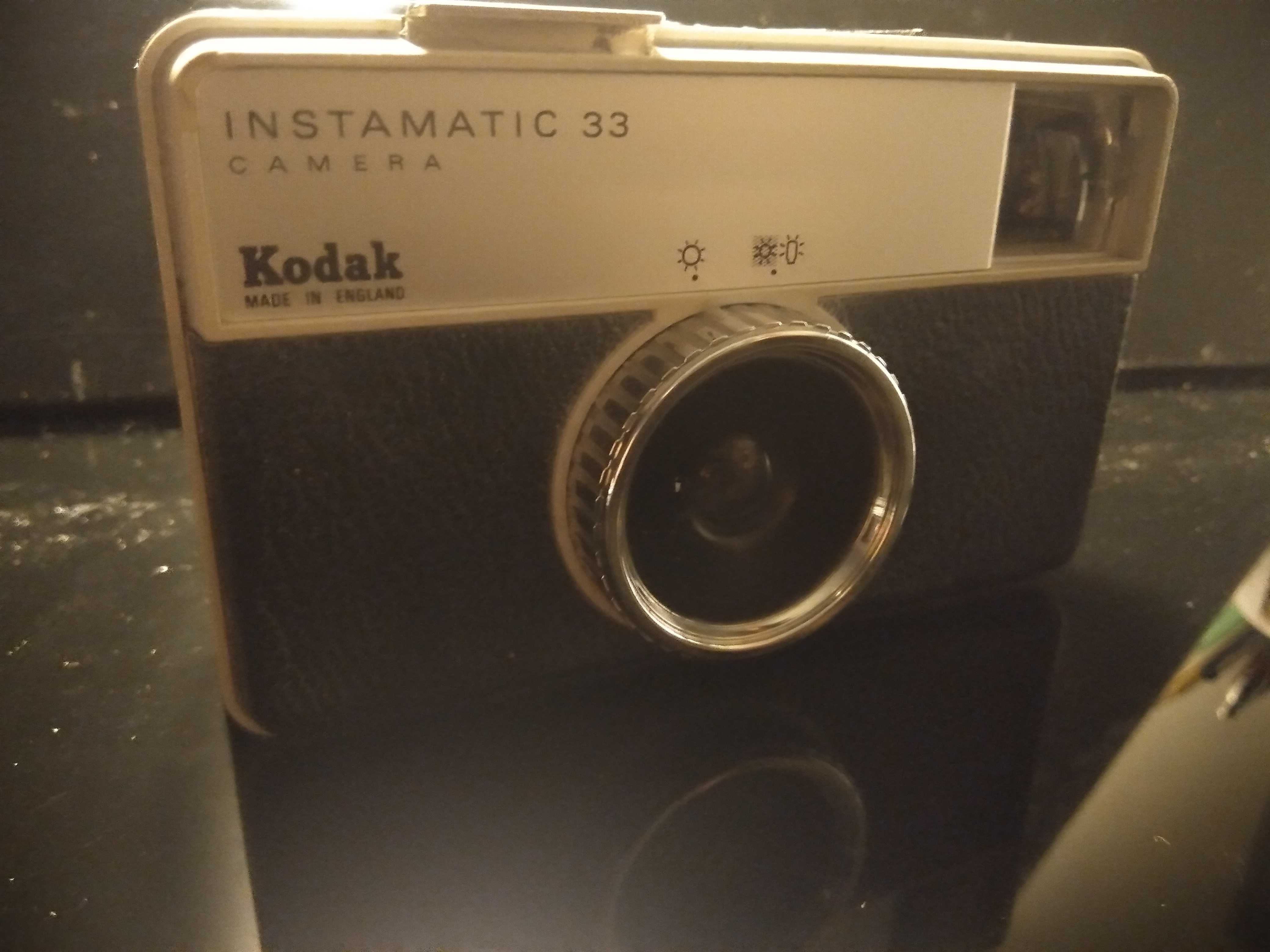 Máquina fotográfica antiga Kodak (Instamatic 33)