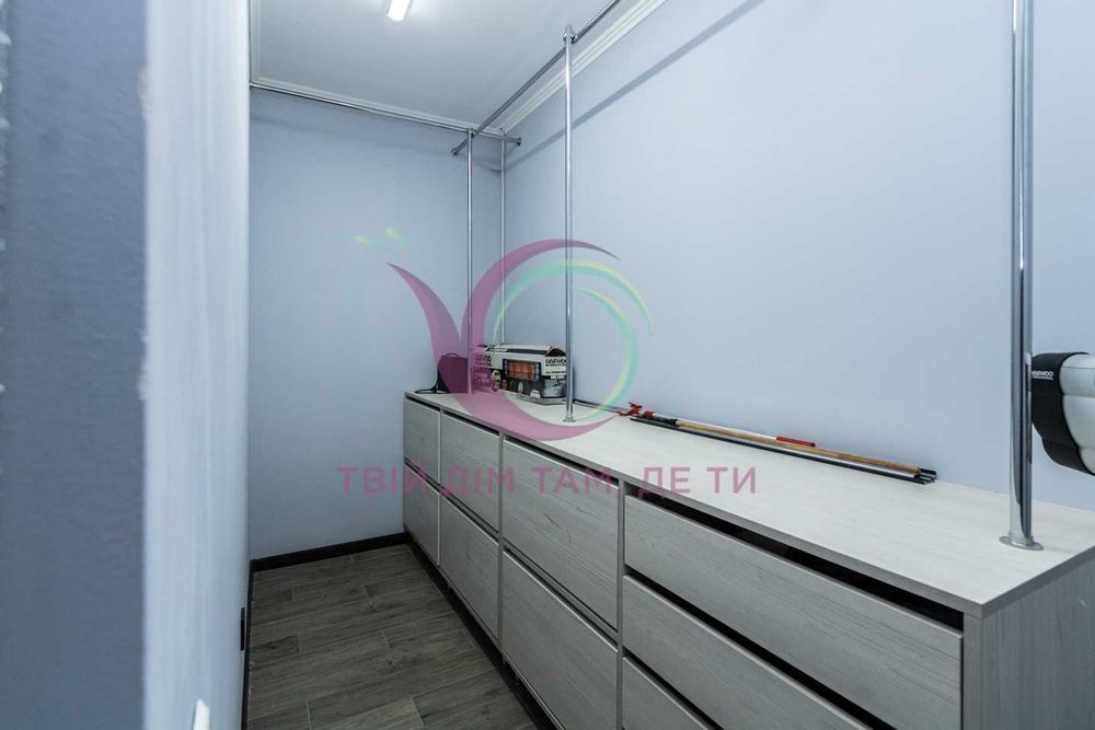 Новий ТОП Особняк з ремонтом Готовий до заїзду, в місті район Велмарт