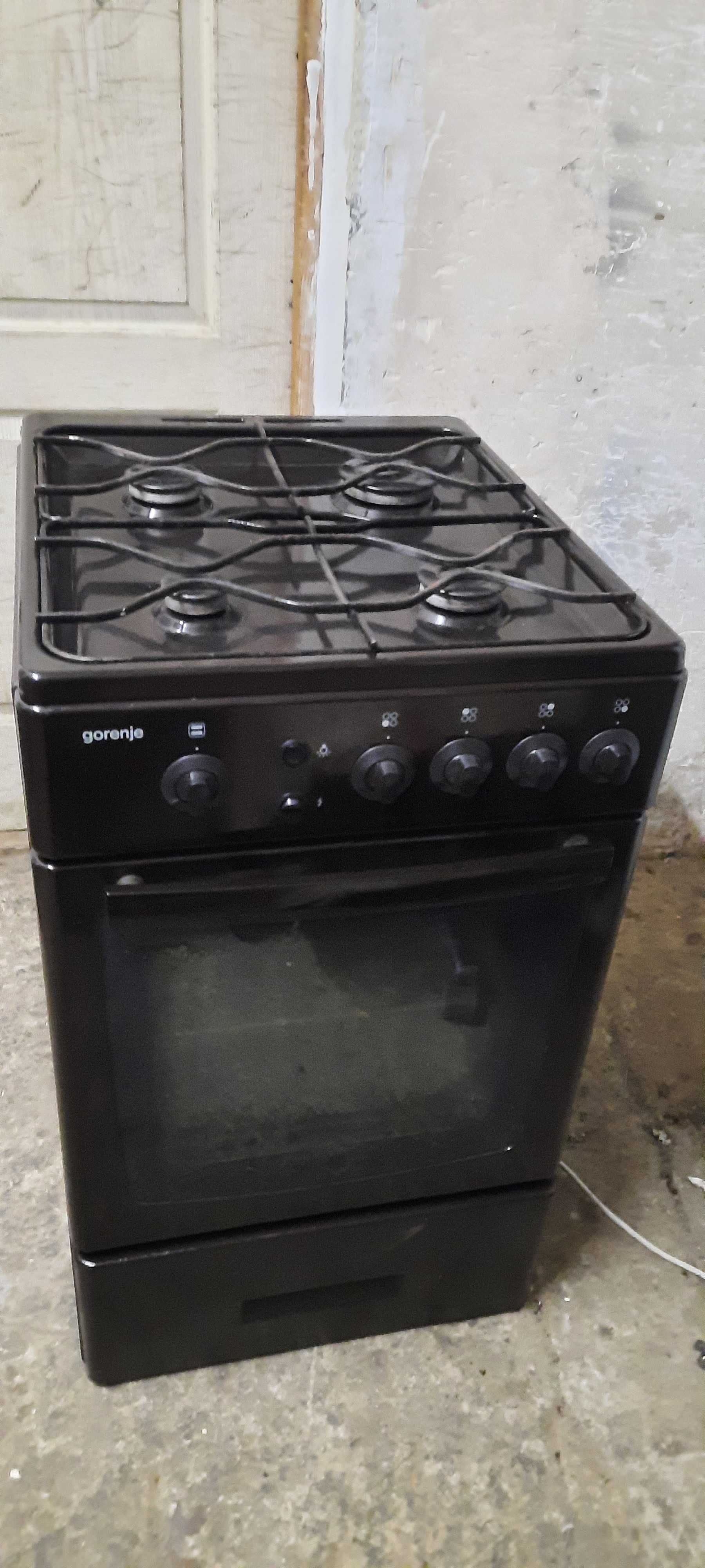 Газовая плита "Gorenje" отлично работает. 50х60х85см.
