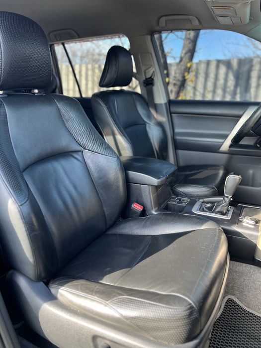 Продам машину Toyota land cruiser 150