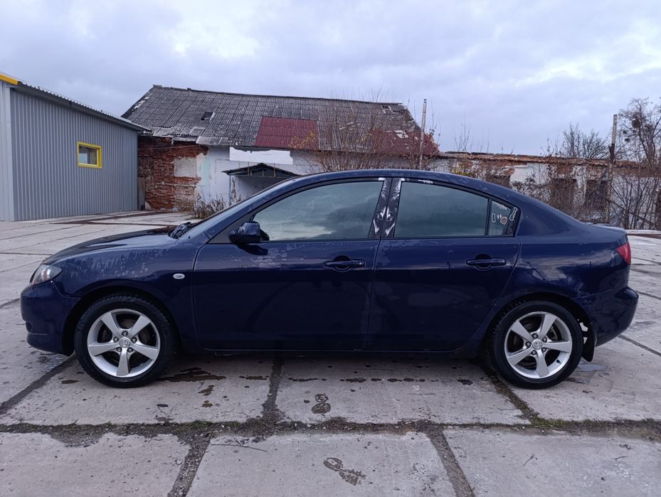 Продам мазда 3 . Бензин 1.6