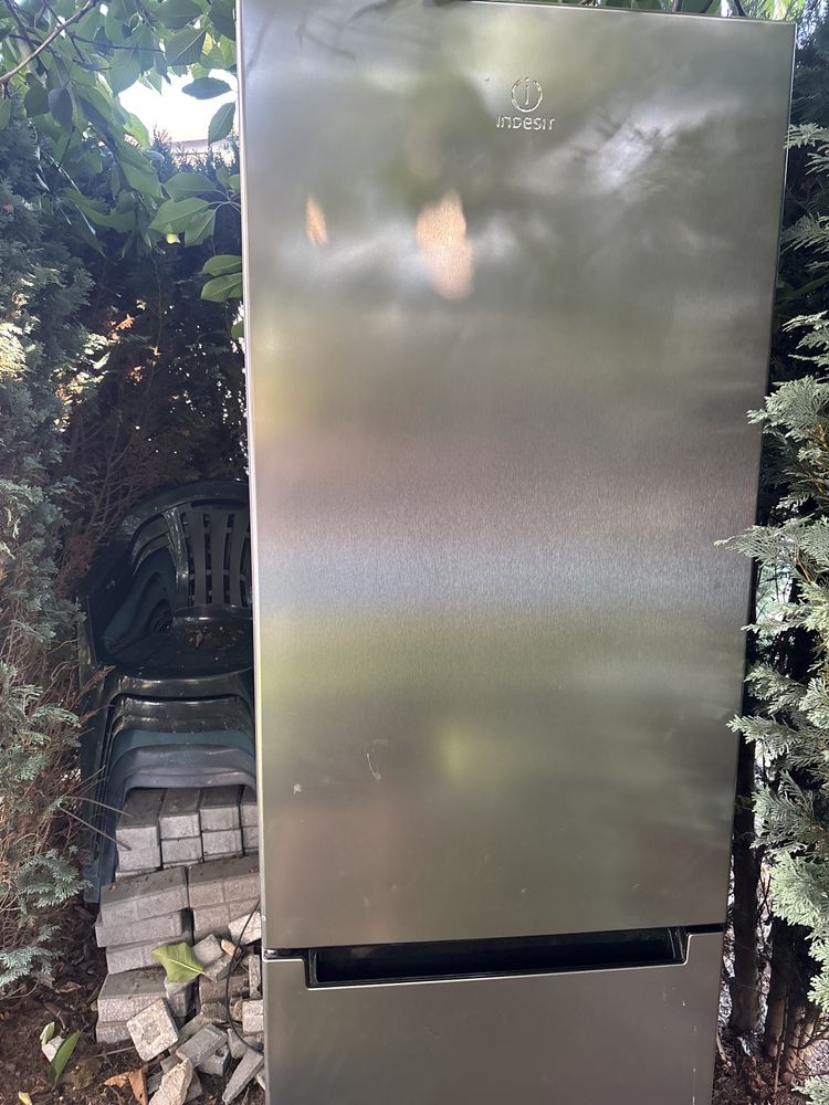 Lodowka INDESIT uszkodzona