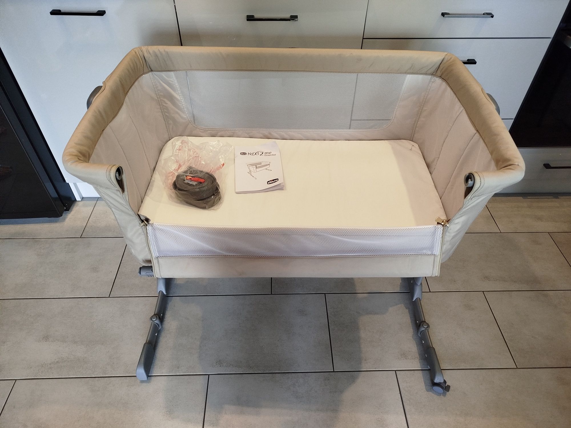 Łóżeczko dostawne Chicco Next2me Essential Dune
