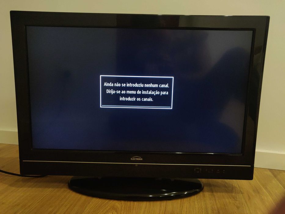 TV LCD Electronia 26" HD – HDMI, SCART, VGA – Com pequeno ruído