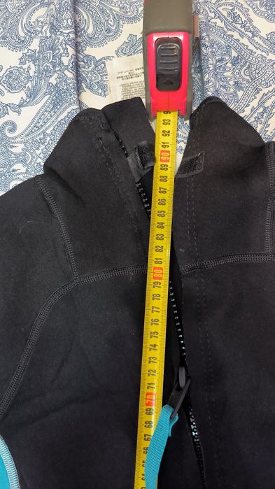 Гидрокостюм для занятия водными видами спорта