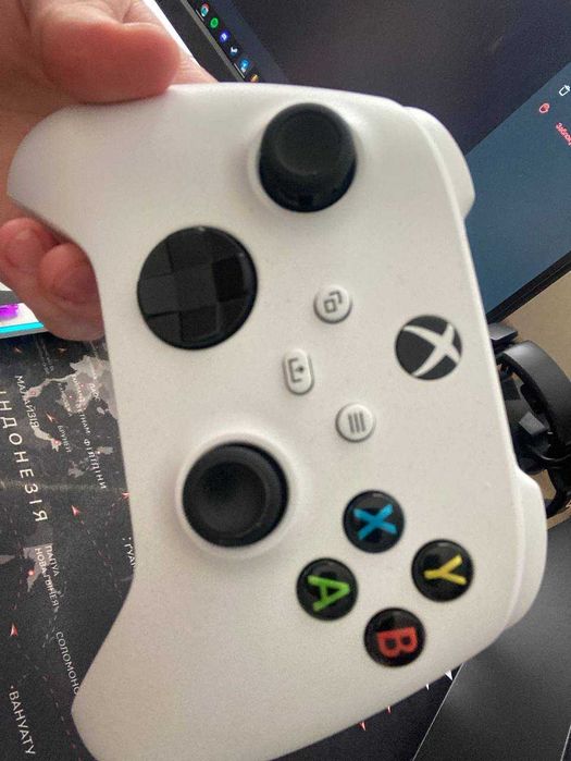 Комп'ютер, периферія, монітор та стіл