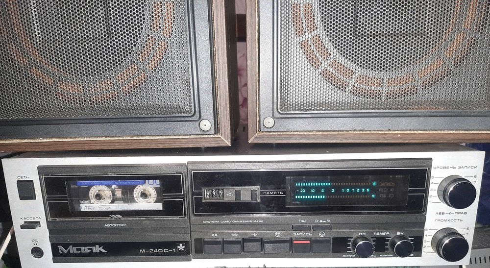 Маяк 240 с-1 касетний магнитофон + АС.