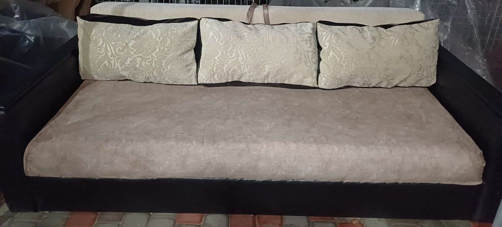 Продам диван еврокнижку .