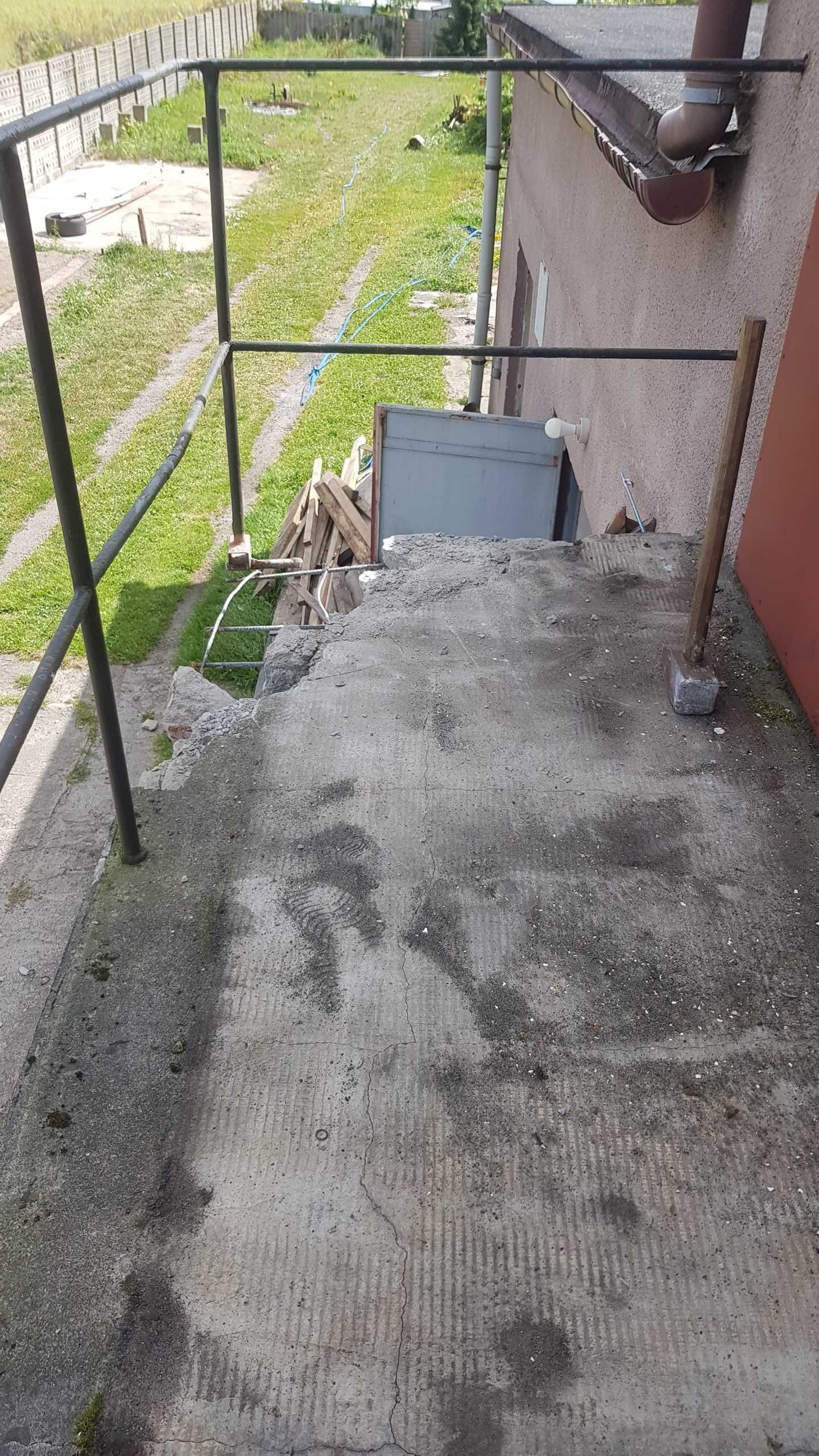 Schody metalowe stalowe solidne z poręczą