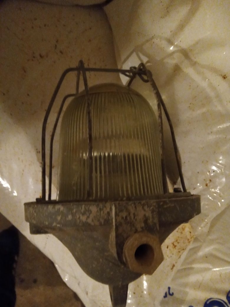Stara lampa z PRL-u