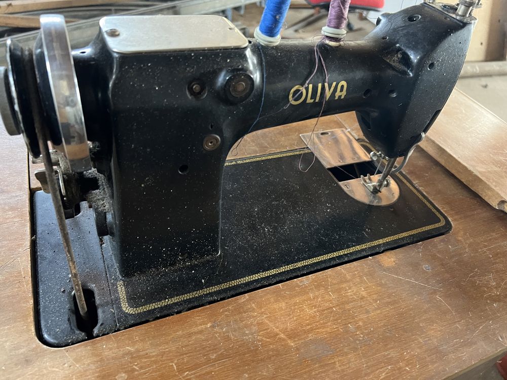 Maquina de costura oliva