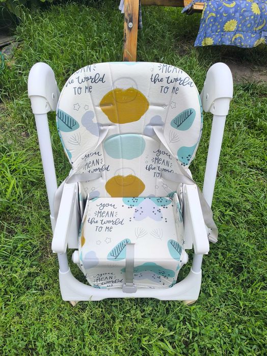 Дитячий стілець для годування