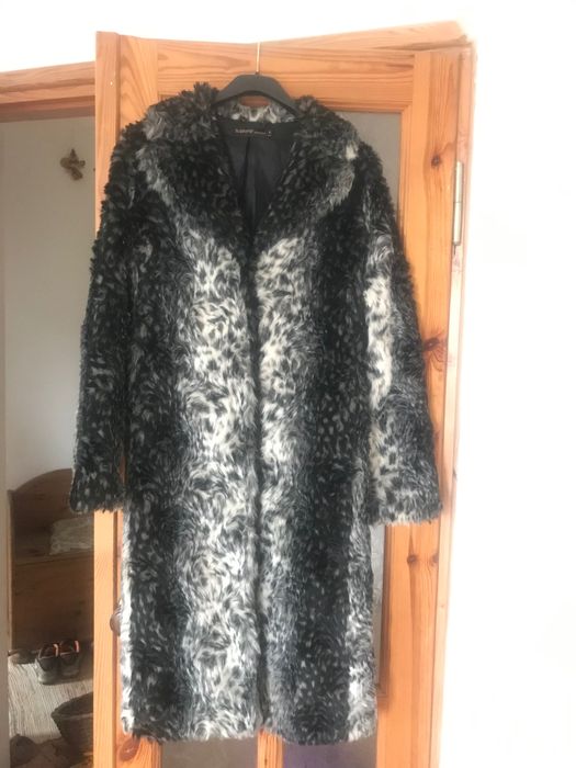 Długie futro biało czarne cętki beyoung S