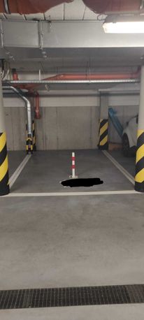 Sprzedam miejsce postojowe w garażu podziemnym ul. Balzaka /Wrocław.