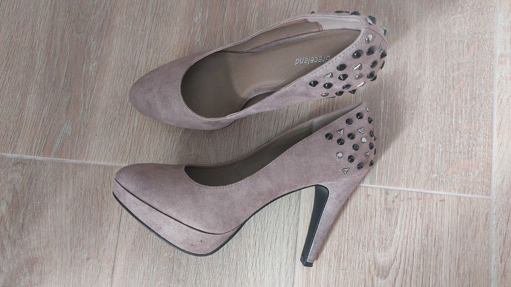 Szpilki beżowe rozmiar 41