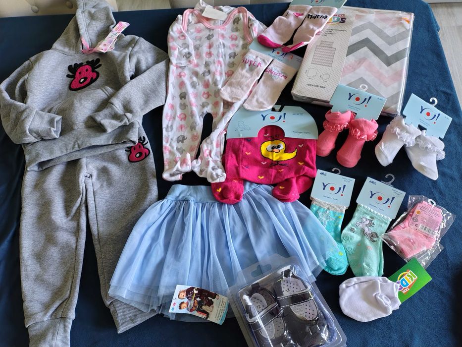 Ubranka dla niemowlaka skarpetki dres pościel