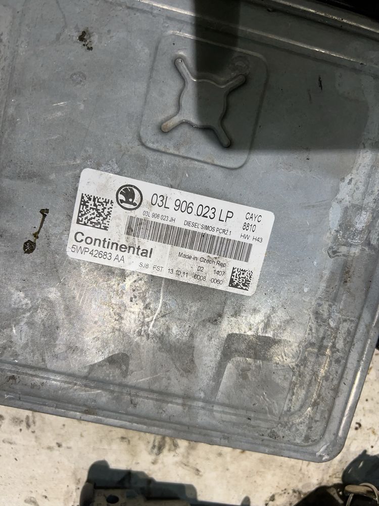 Zestaw startowy kluczyk stacyjka sterownik Skoda octavia 2 II 1.6 tdi