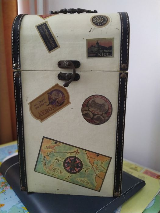 Skrzynka vintage retro na wino