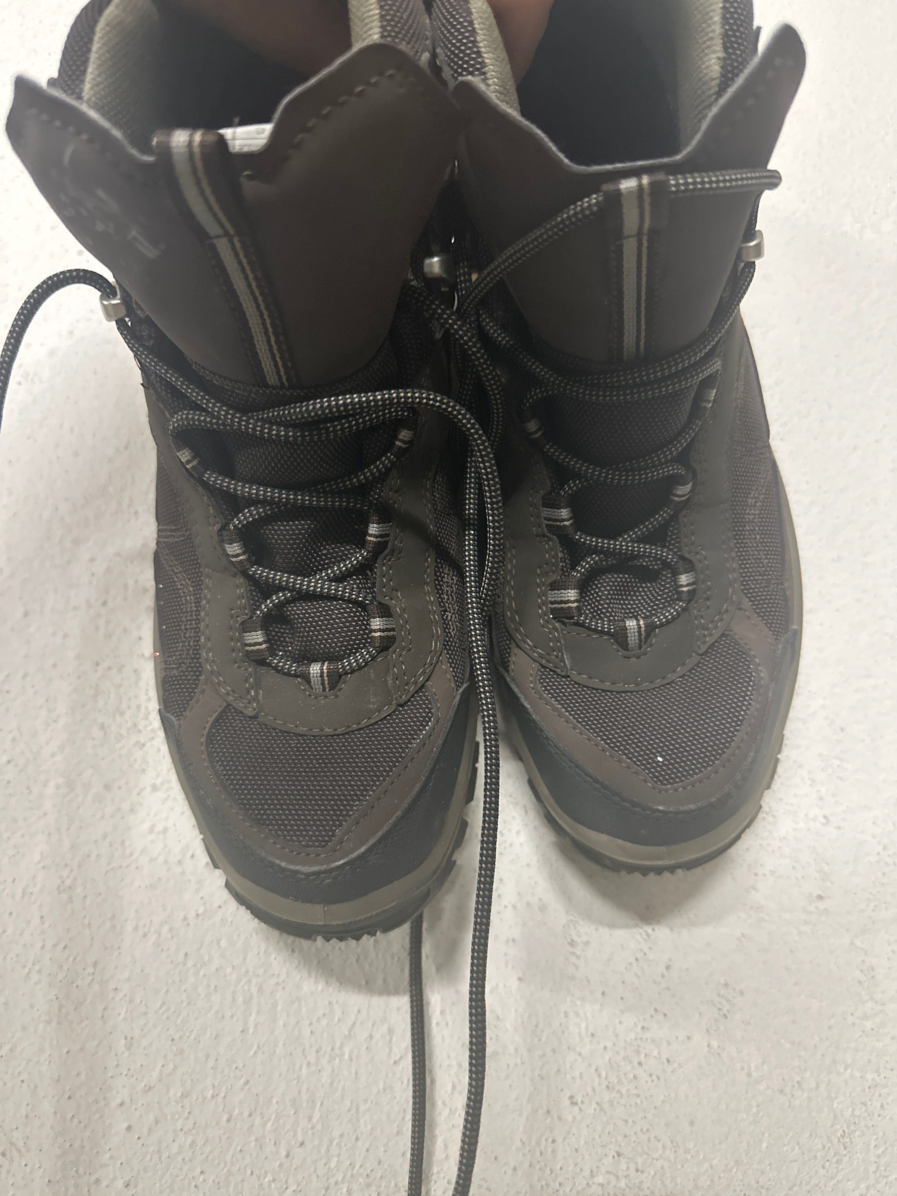 Botas Montanha número 43 castanhas