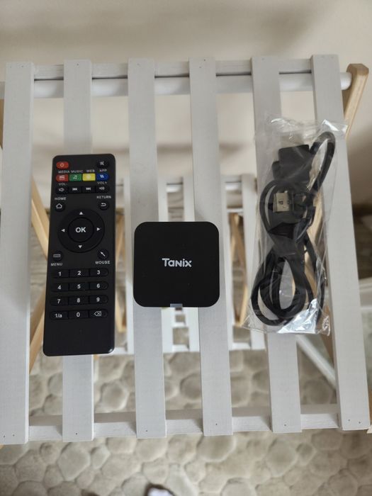 ТБ Андроїд приставка Tanix