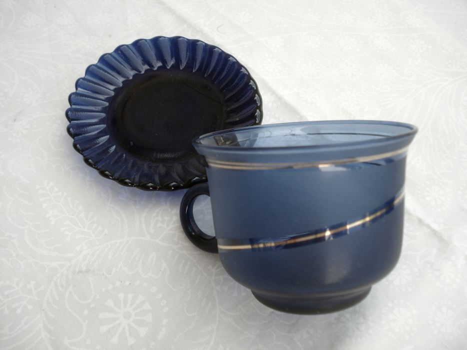 Роскошный чайный набор из матового синего стекла с золотой росписью