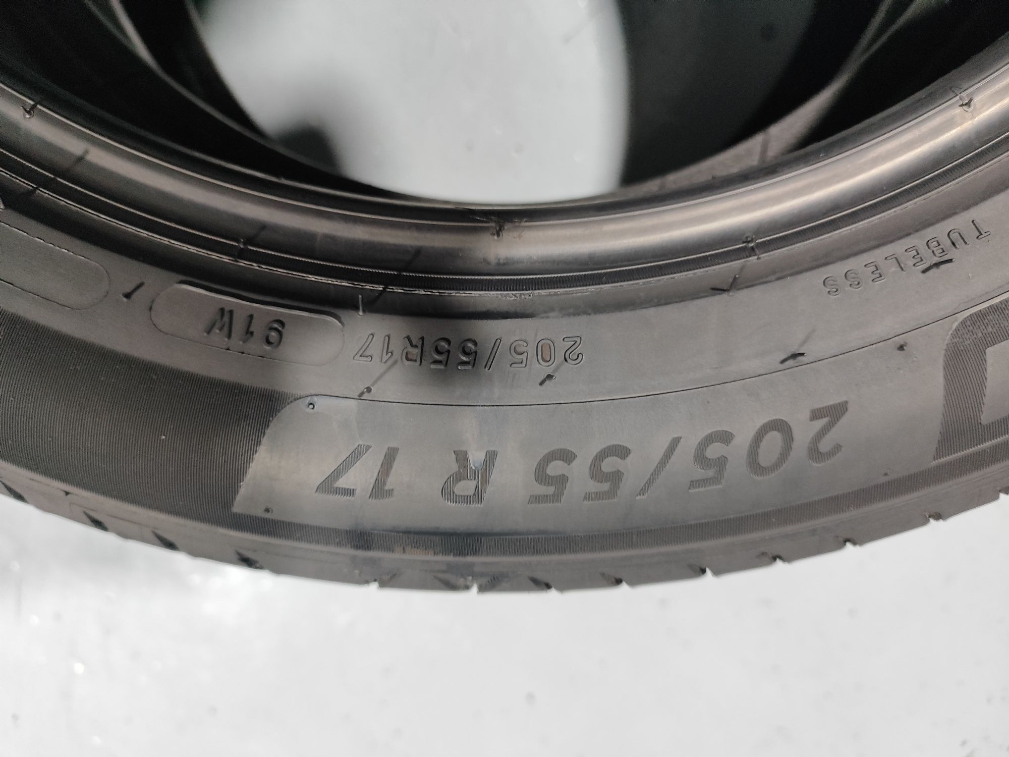 2 pneus semi novos 205-55R17 Michelin - Oferta dos Portes