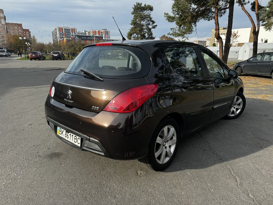 Peugeot 308 2012 року