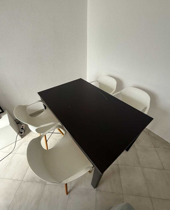 Mesa de jantar + 4 cadeiras