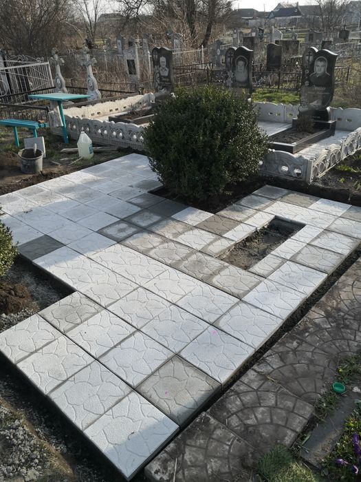 Памятники, укладка плитки.