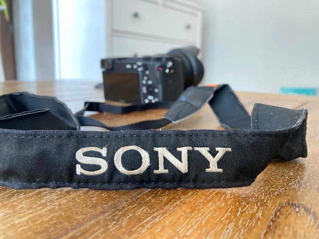 SONY Alpha 6600 + Obiektyw E PZ 18–105 mm F4 G OSS SEL-P18105G