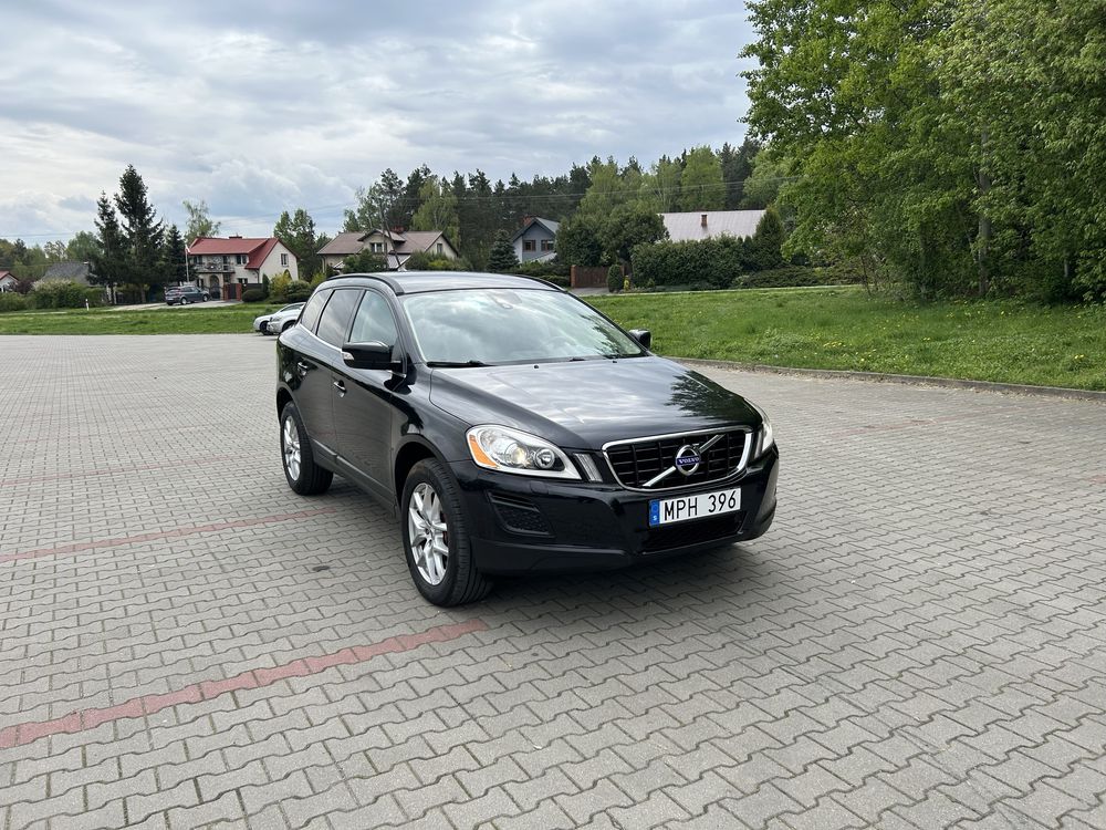 Volvo XC60 Momentum 2.0 D3 163KM Manual Hak BiXenon PDC Serwisowany