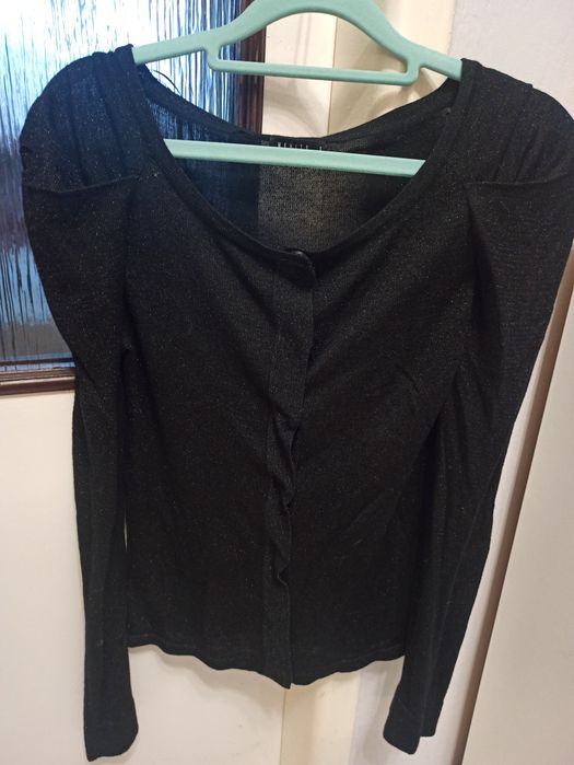 Sweter zapinany na zatrzaski