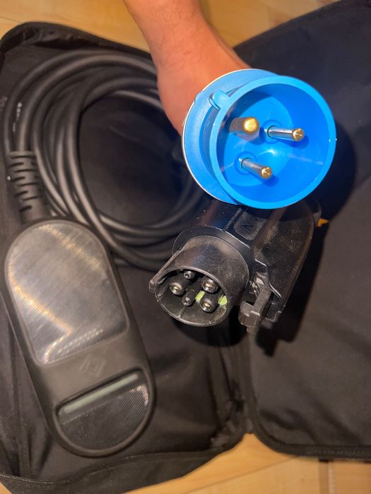 Зарядна станція Rivian Зарядка Rivian 32A Usa