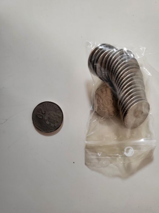 Varias notas e moedas