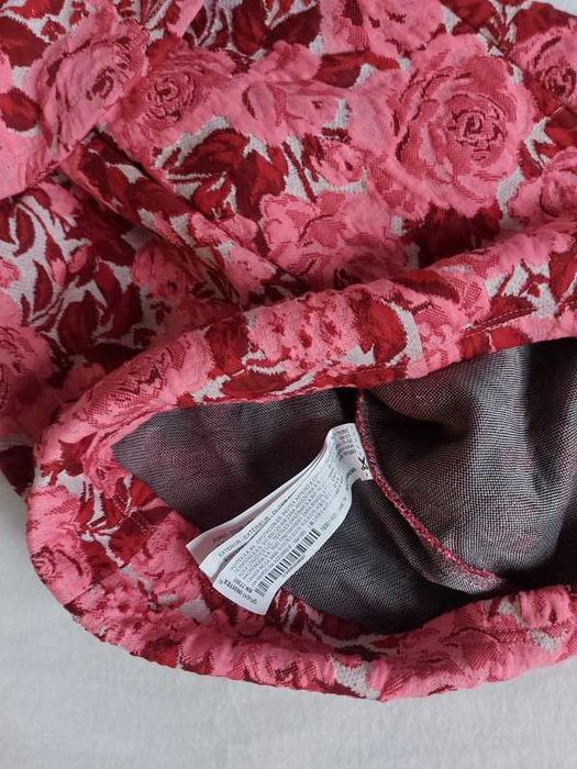 ZARA - mini sukienka z baskinką żakardowa dekolt serce S 36