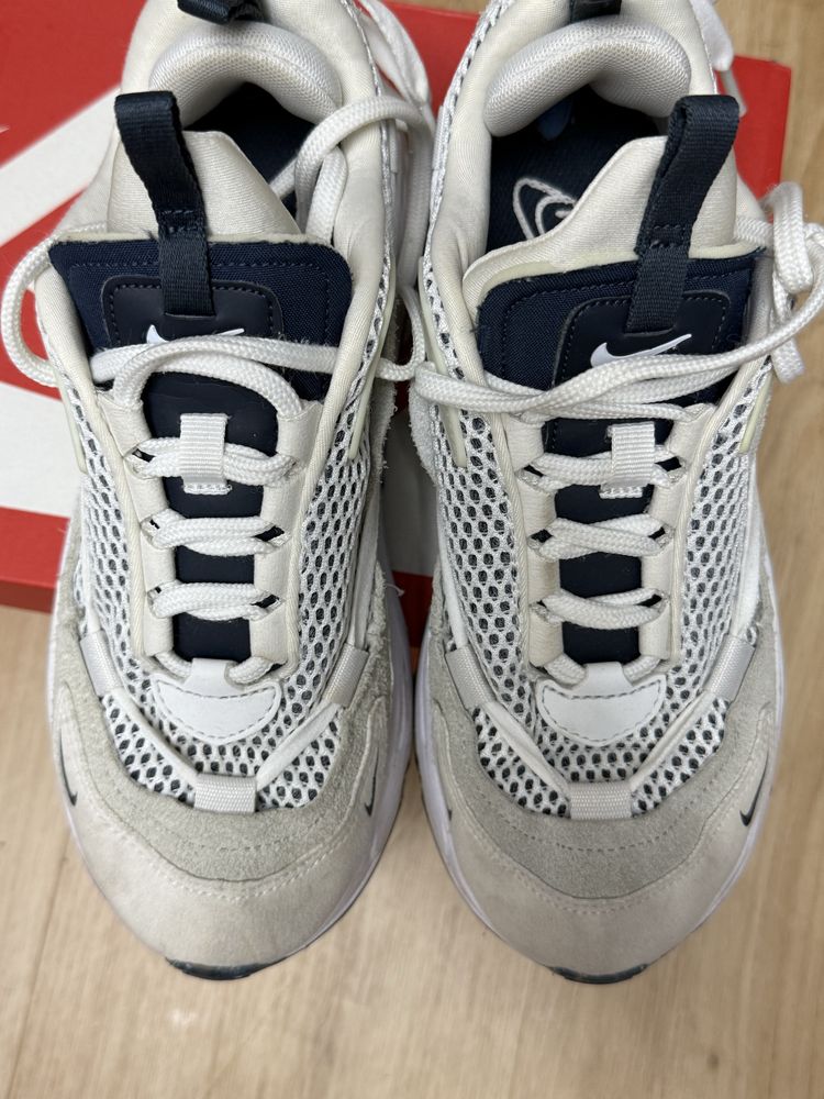 Кросівки Nike Air Max Furyosa - білого кольору з синіми вставками