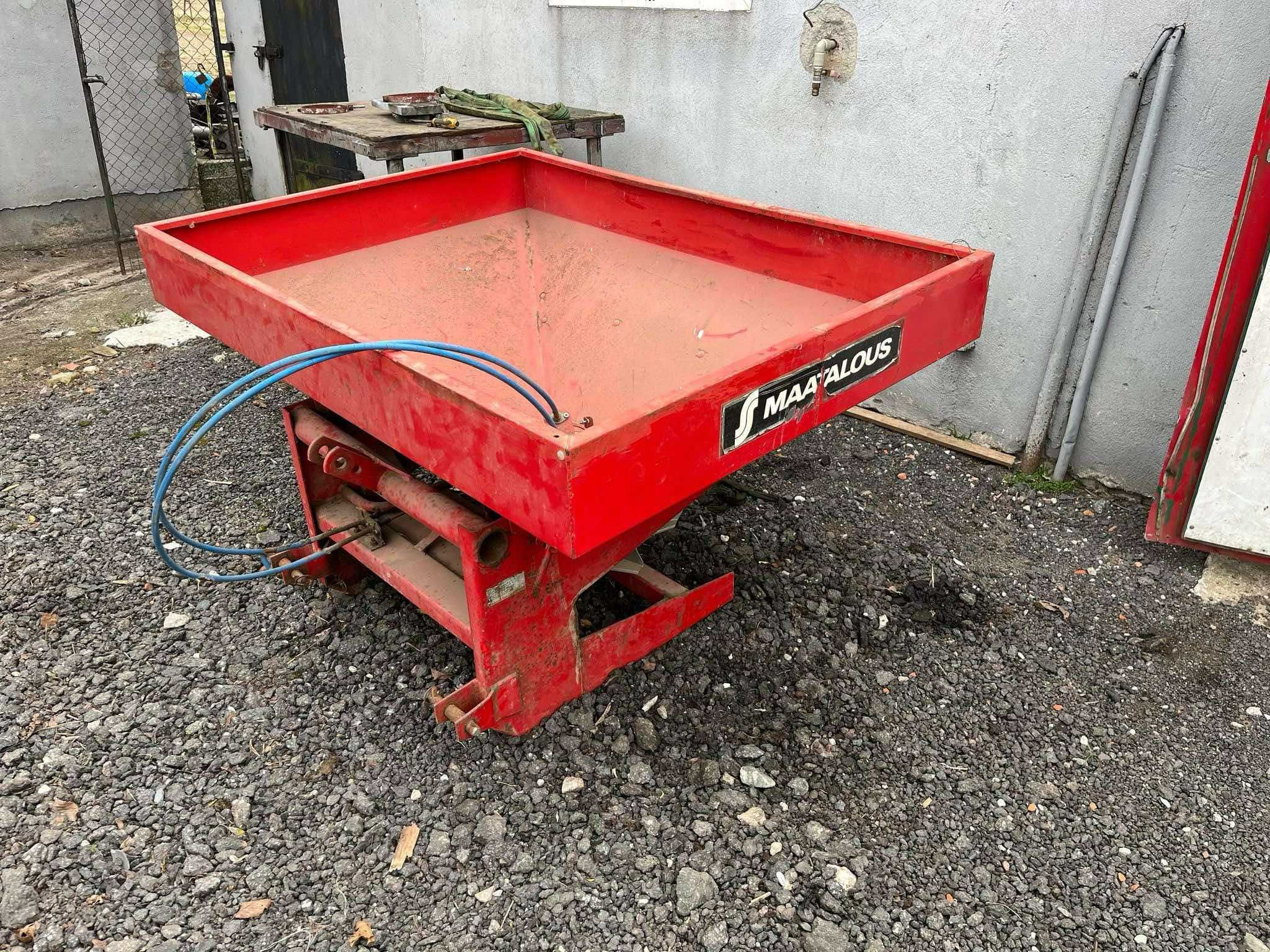 Rozsiewacz do Nawozu Junkkari 700-Litrów;sterowanie z traktora