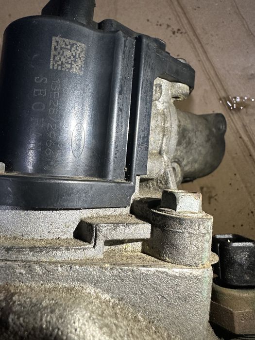 Клапан EGR Hyundai IX35 Kia Sportage Sorento 2.2 2.0crdi 284102F000