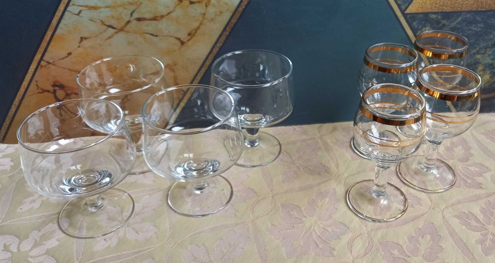 zestaw 4 niedużych kieliszków na nóżce do wódki, nalewek -PRL