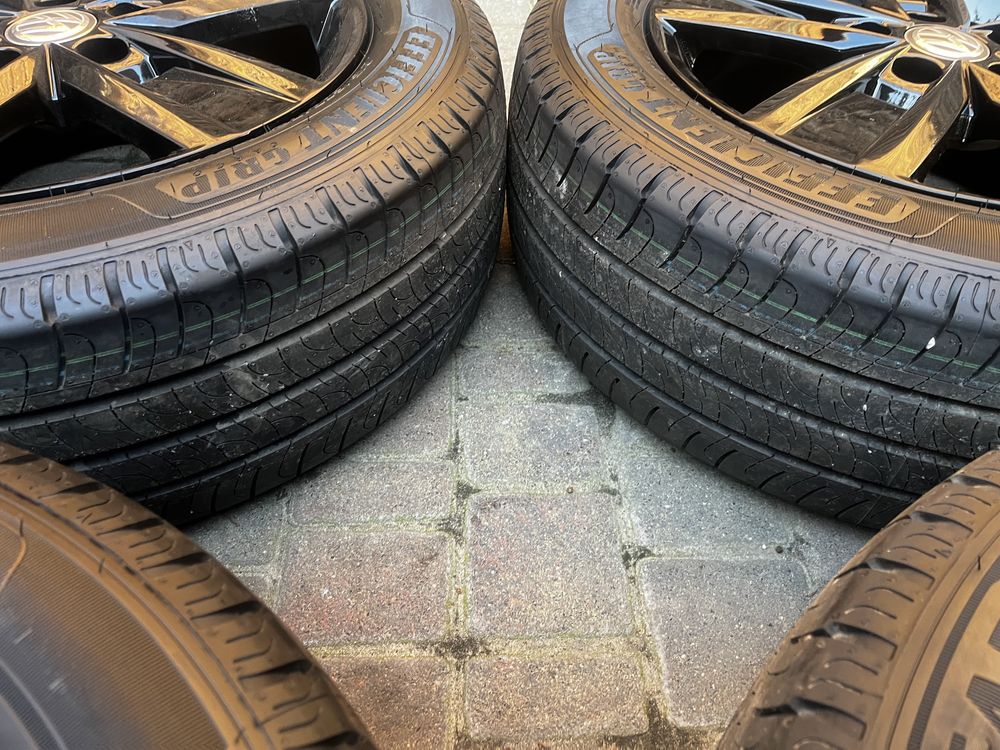 Kola 17 VW Multivan Caravelle T6 T6.1 felgi opony 215/60r17 lato NOWE