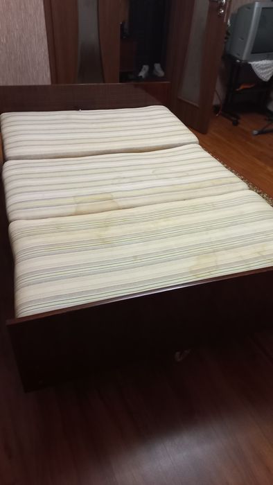 Ліжко з матрацом 1.2 × 1.9