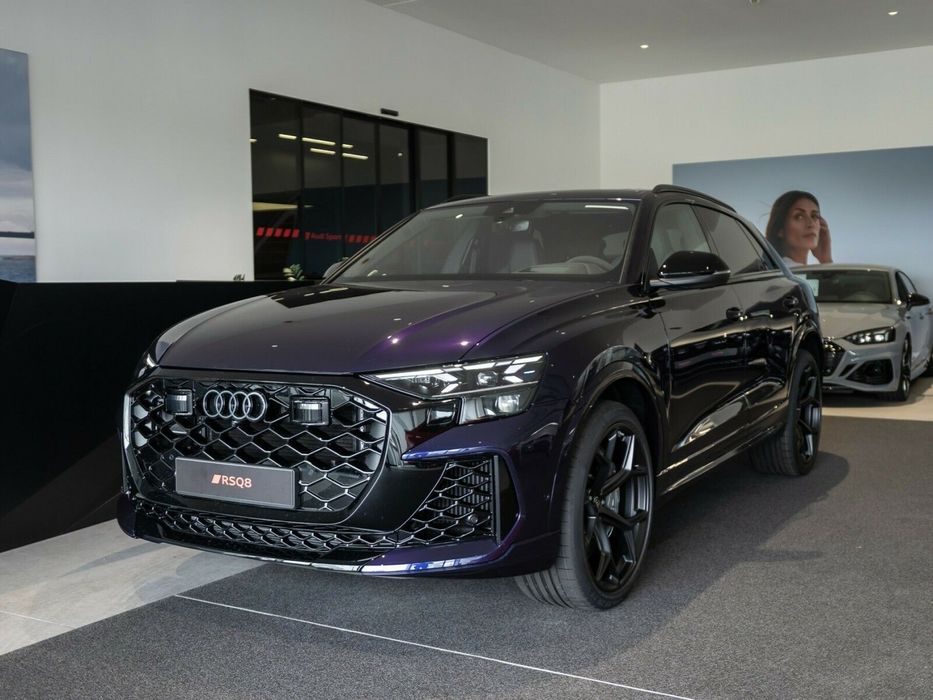 Audi RS Q8 Bang & Olufsen Advanced, Lakier specjalny Audi exclusive Samtviolett