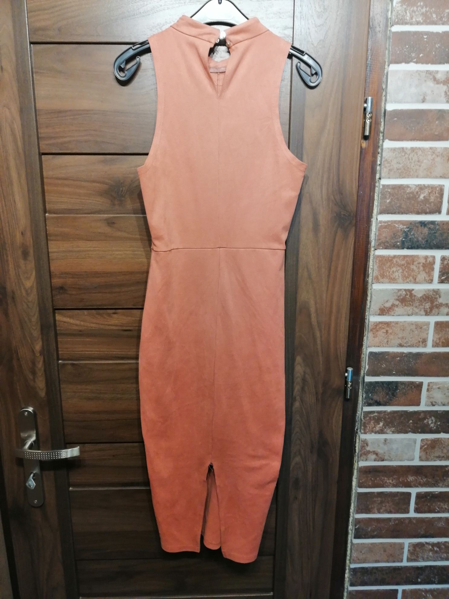 Suknia midi, dopasowana dekolt halter