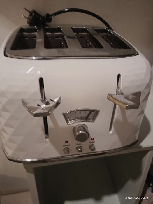 Toster DeLonghi biały