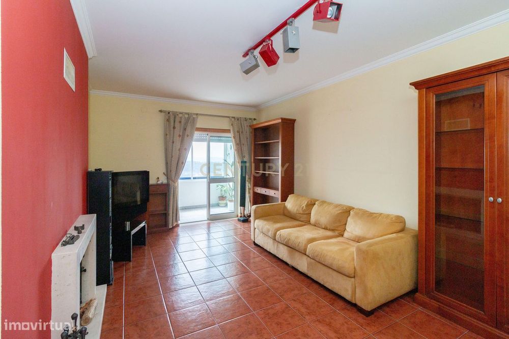 Encantadora moradia T2+1 para venda na Rua 25 de Abril,  Nazaré