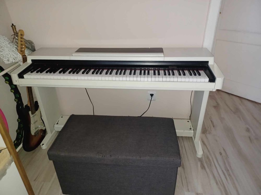 Yamaha Clavinova CLP-560